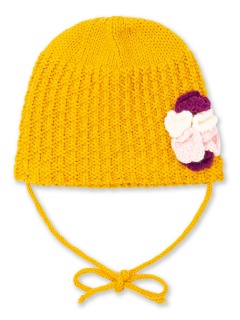 Желтая вязаная шапка для девочки